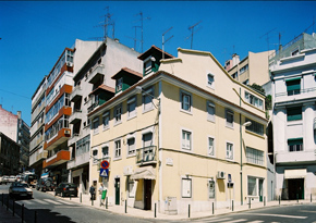 Pr�dio sito na Rua do Vale de Sto Ant�nio, em Lisboa, recuperado com o apoio do RECRIA