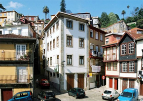 Prédio sito na Rua de Miragaia, no Porto, recuperado com o apoio do RECRIA